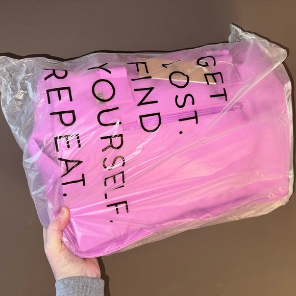 BEIS Brand New in Bag Weekender - Picture 3 of 3